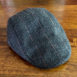 Men’s Woolly Gray Plaid Newsboy Hat With Adjustable Snaps at the back One Size